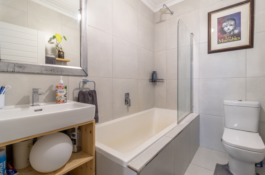 1 Bedroom Property for Sale in Oranjezicht Western Cape